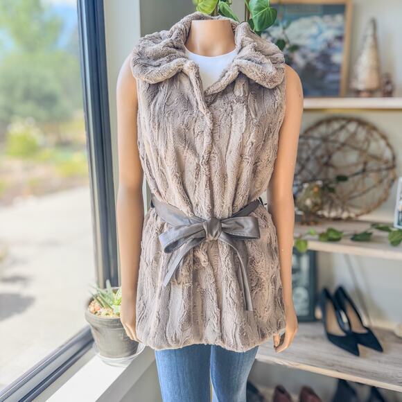 Melody, Collared Faux Fur Button Up Vest w/ & Faux Suede Waist Tie, Women's S/M - Picture 9 of 13